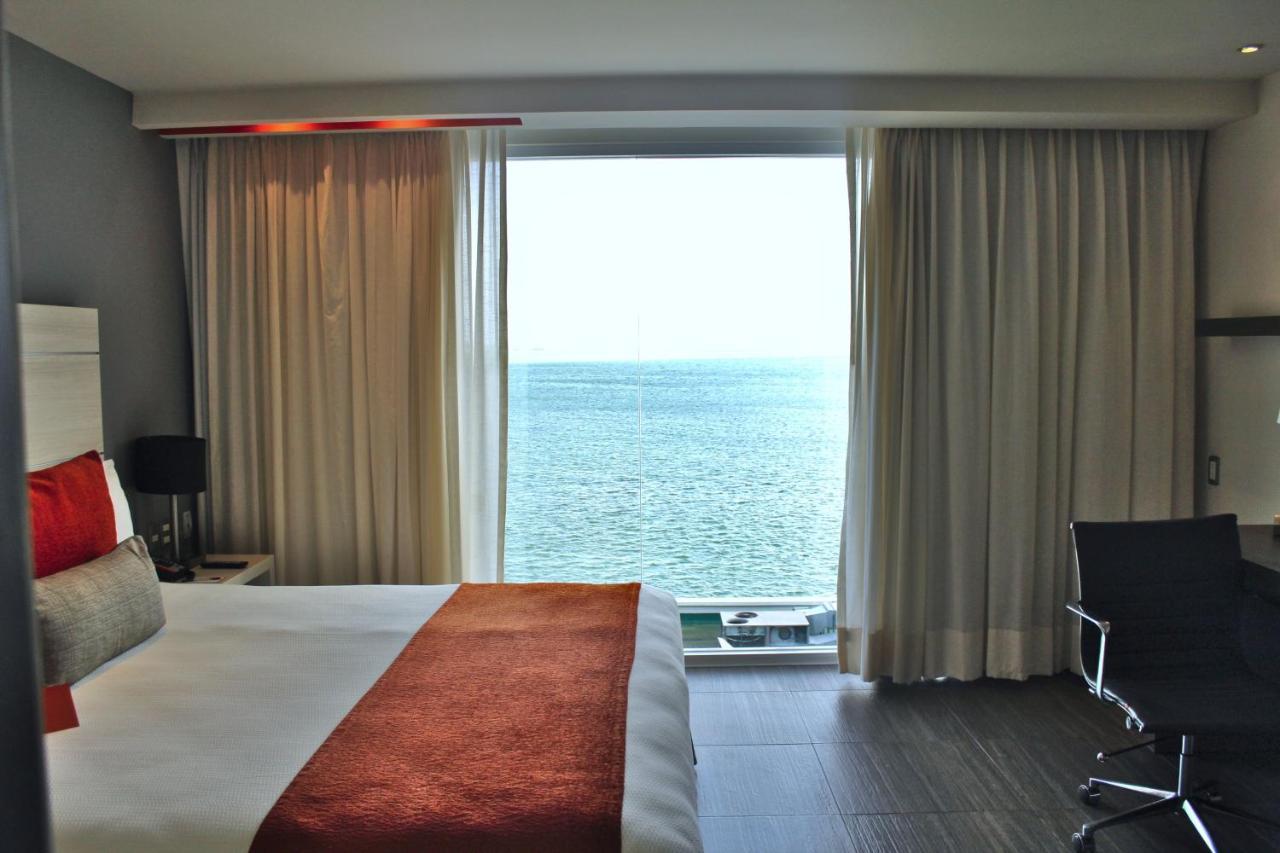Deluxe King Lagoon View