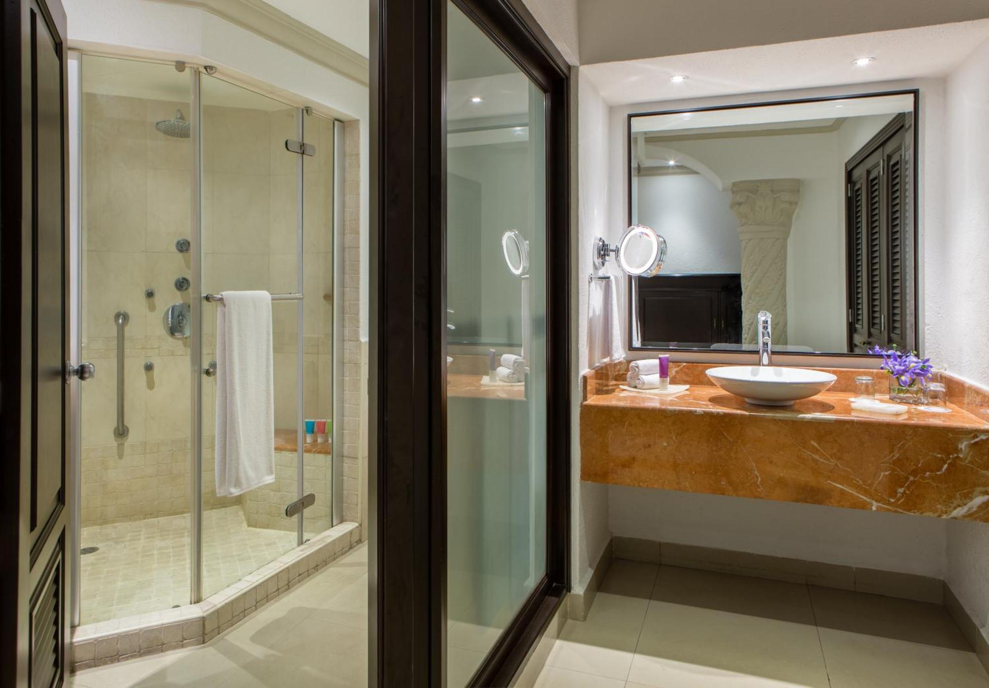 King Suite with Ocean View - Swim Up,1273548910:JPEG