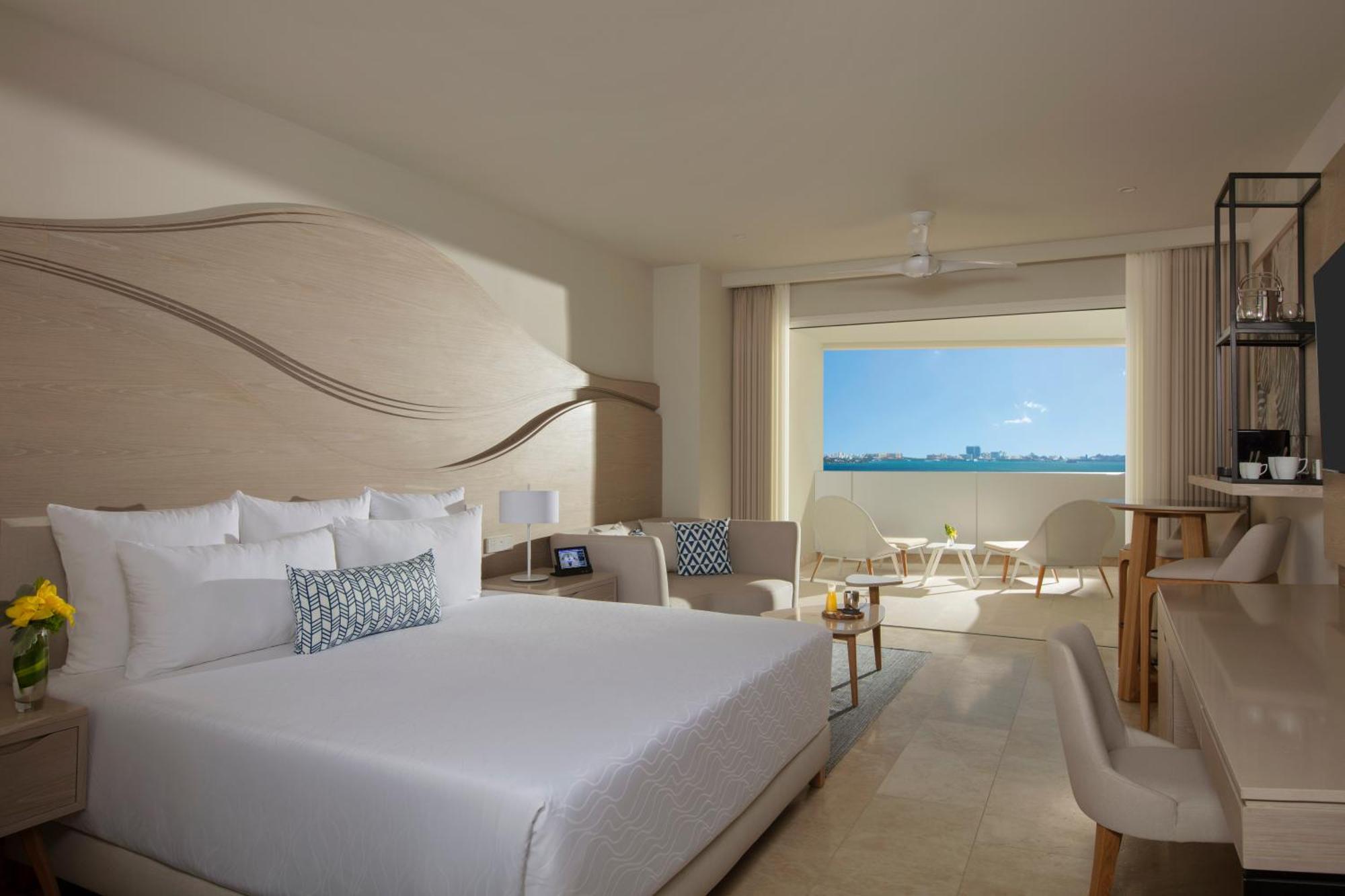 Xcelerate Junior Suite Live Big Ocean Front King,1459443289:JPEG
