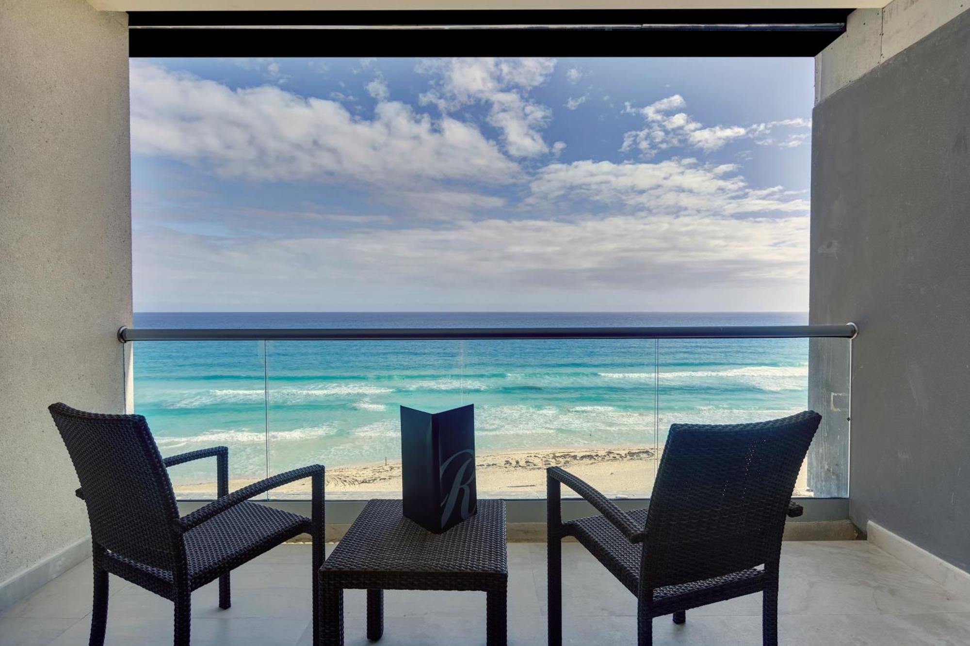 Luxury Junior Suite Ocean Front ,1444391704:JPEG