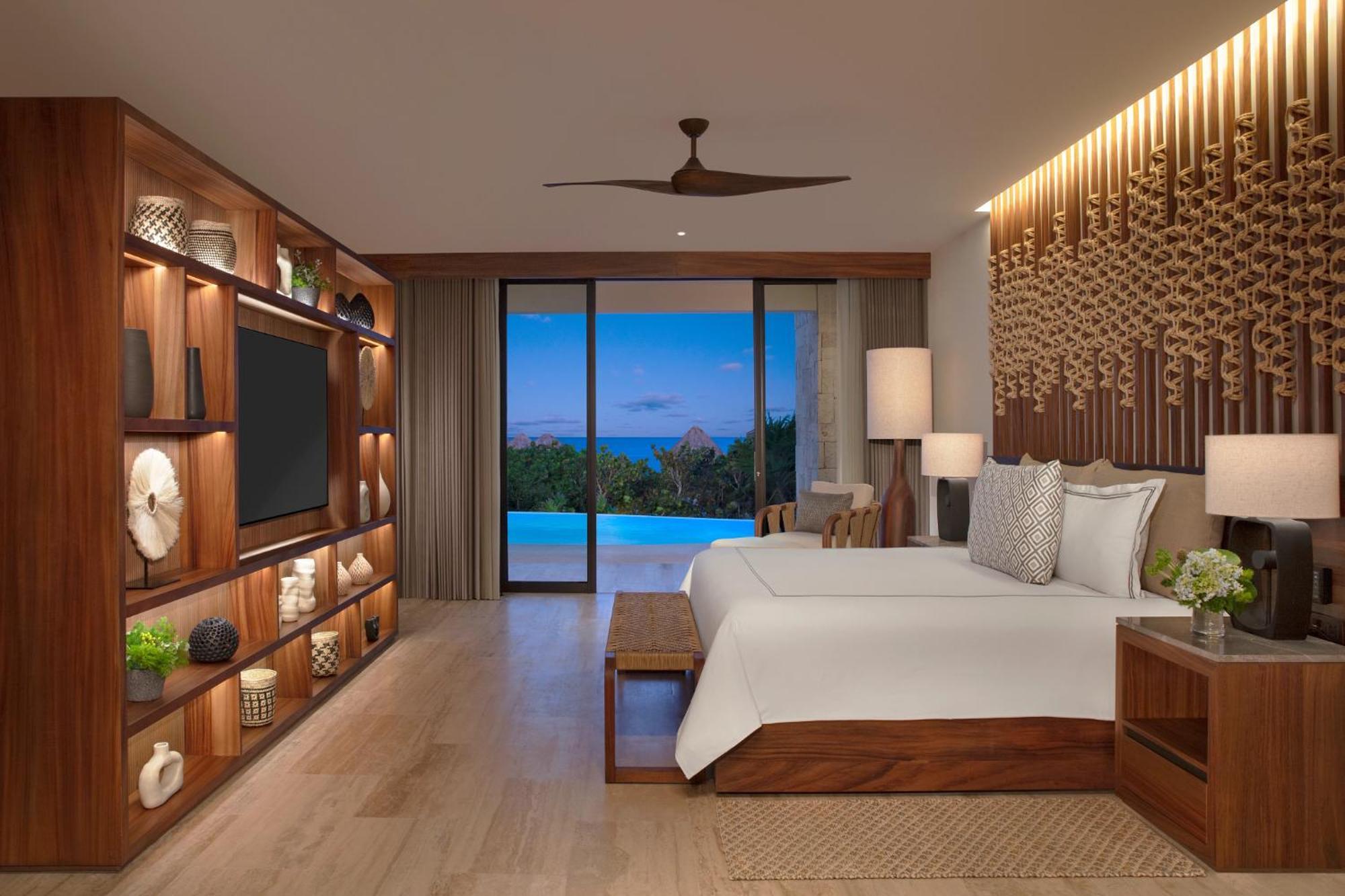 Preferred Club Master Suite Swim Out Ocean Front