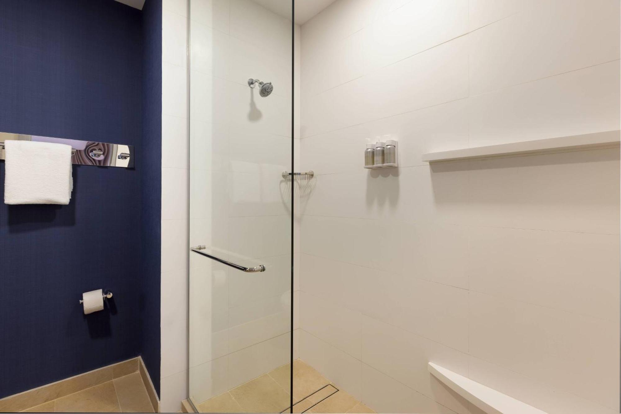 Studio met 1 Kingsize Bed en Slaapbank - Balkon - Uitzicht op Oceaan