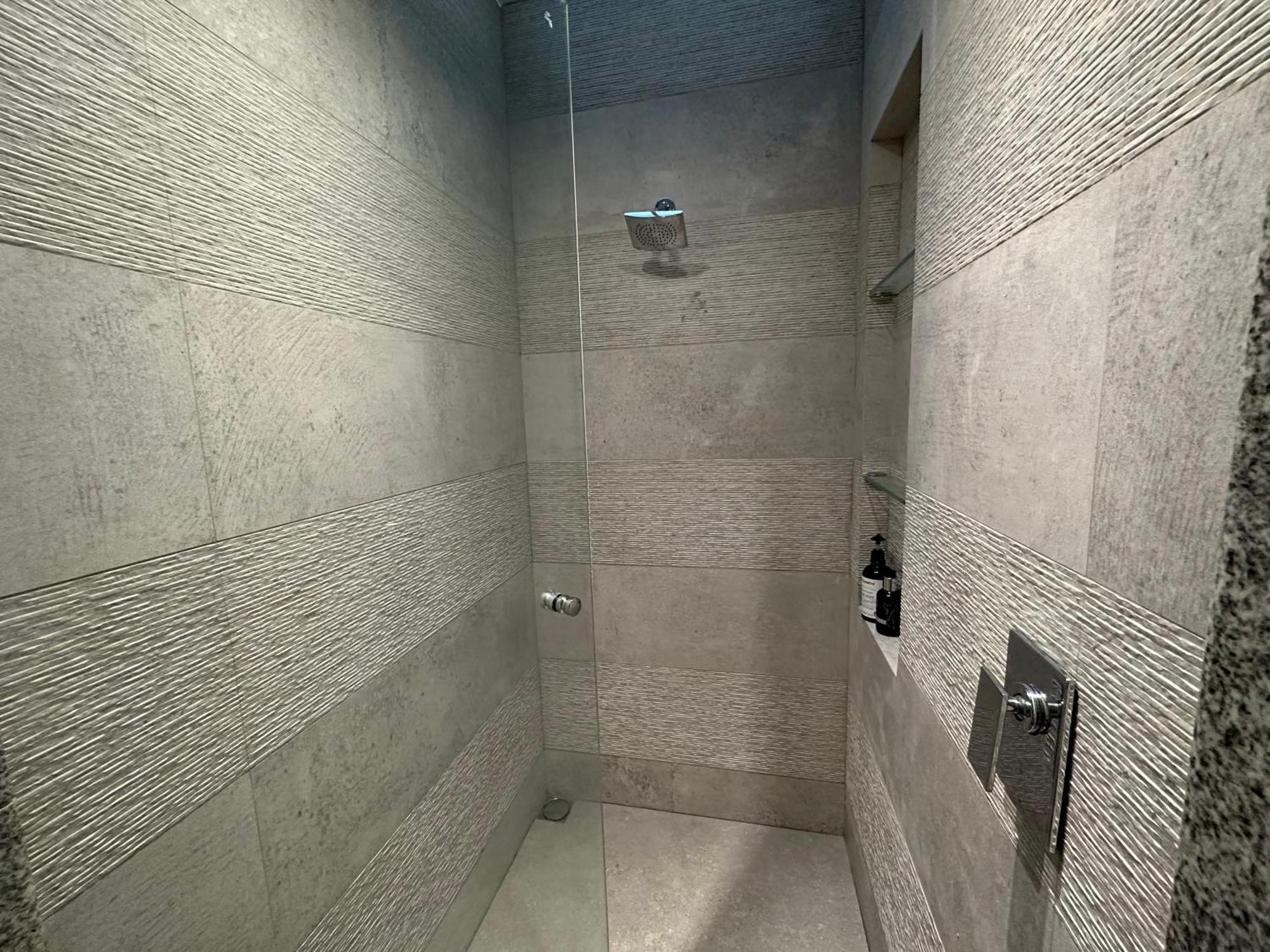 Oceanfront Luxury Suite - Across the street