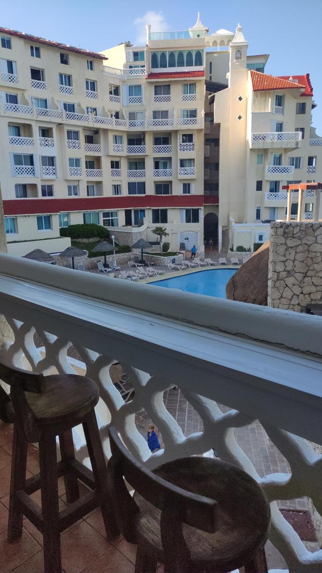 Studio Pool View