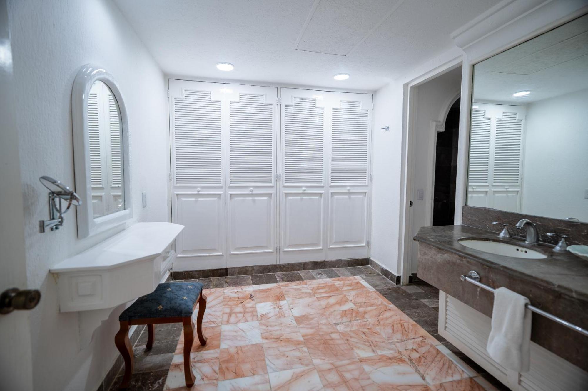 King Suite with Ocean View