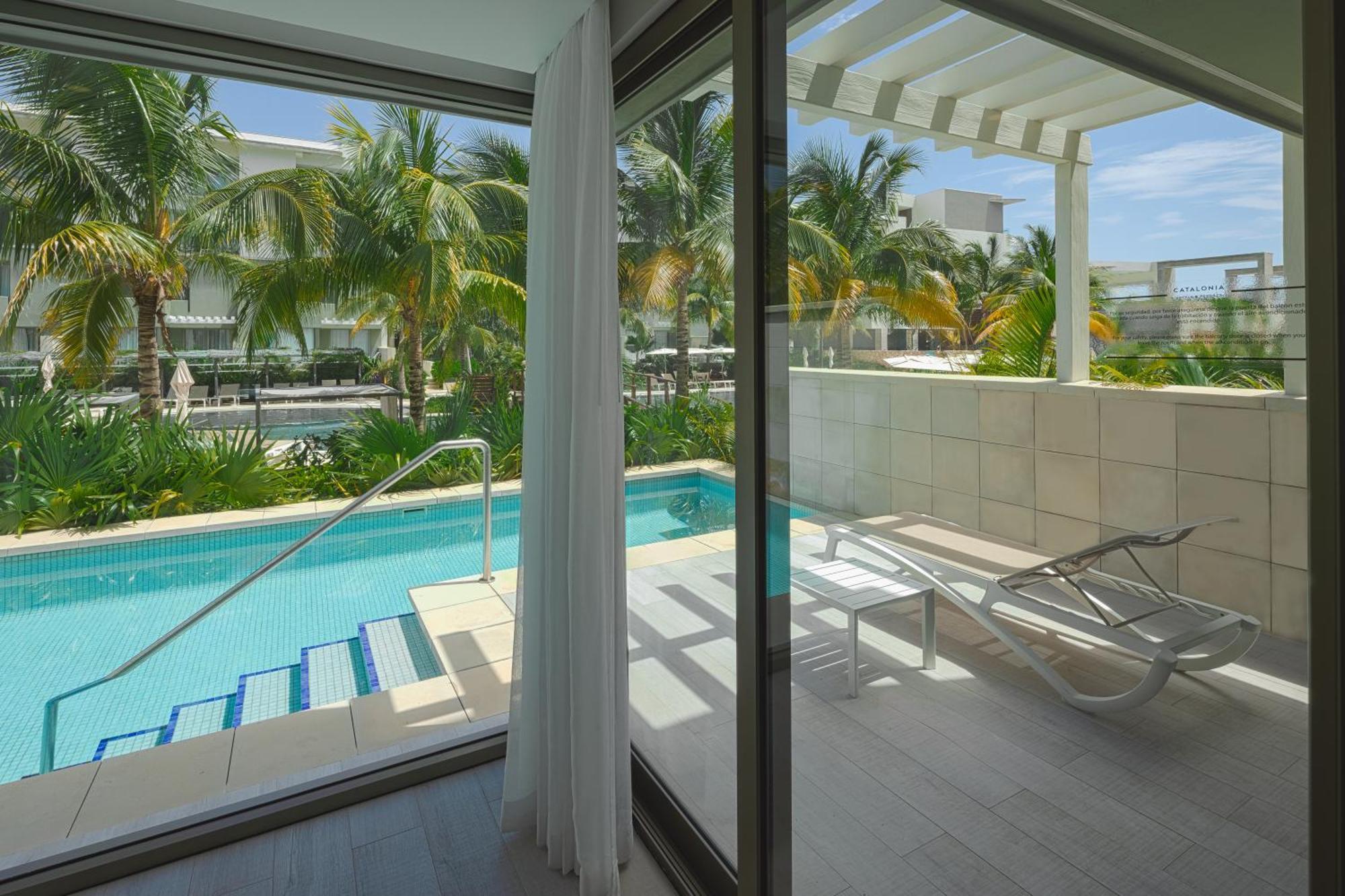Privileged Grand Family Suite & Swim Up