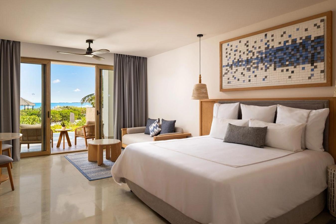 Preferred Club Junior Suite Ocean Front King Bed,1770535761:JPEG