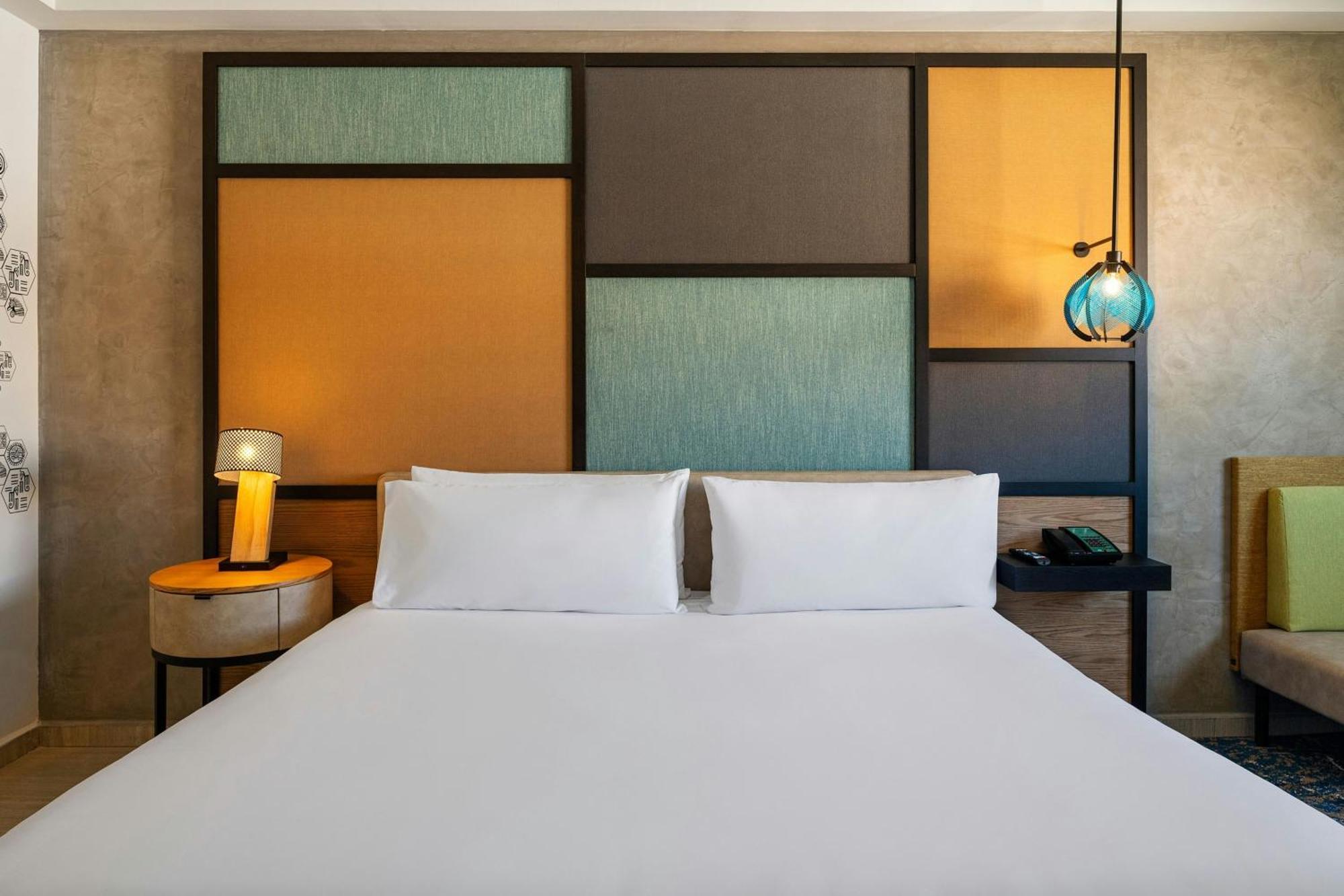 Aloft Lagoon View Guest room 1 King Complimentary open bar,1773749046:JPEG