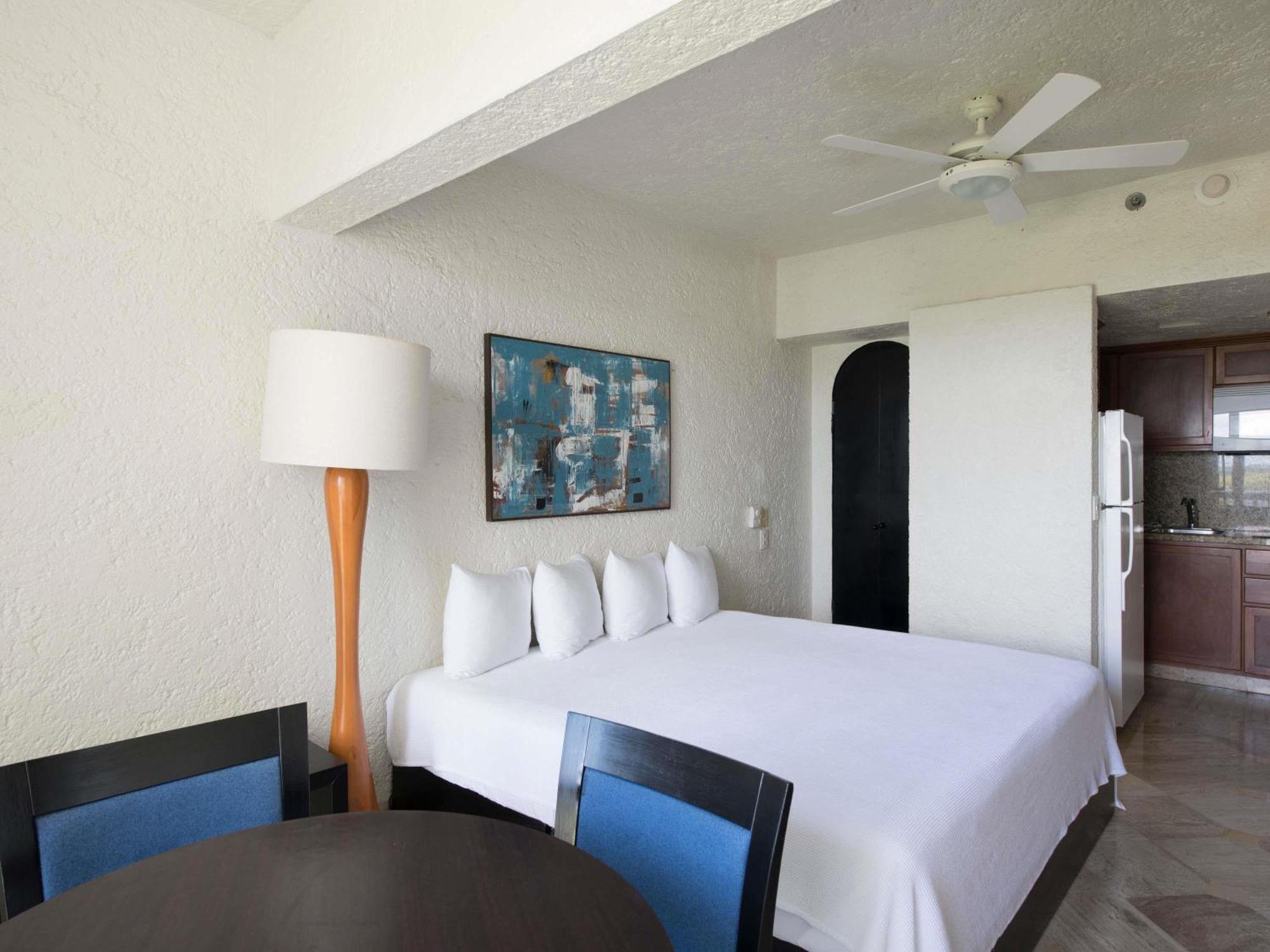 Two-Bedroom Deluxe King Suite Balcony Jacuzzi Garden View