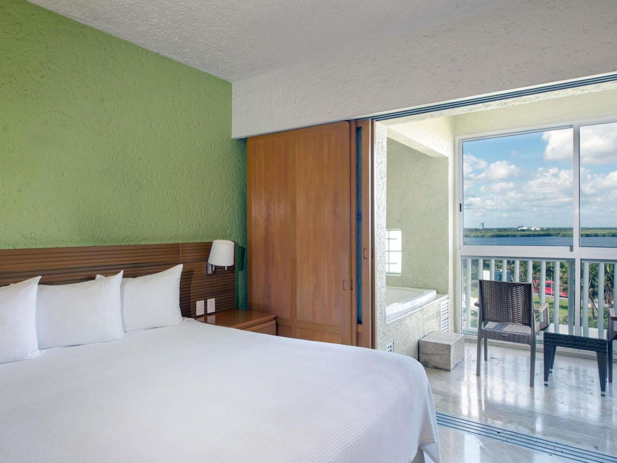 Two-Bedroom Deluxe King Suite Balcony Jacuzzi Lagoon View