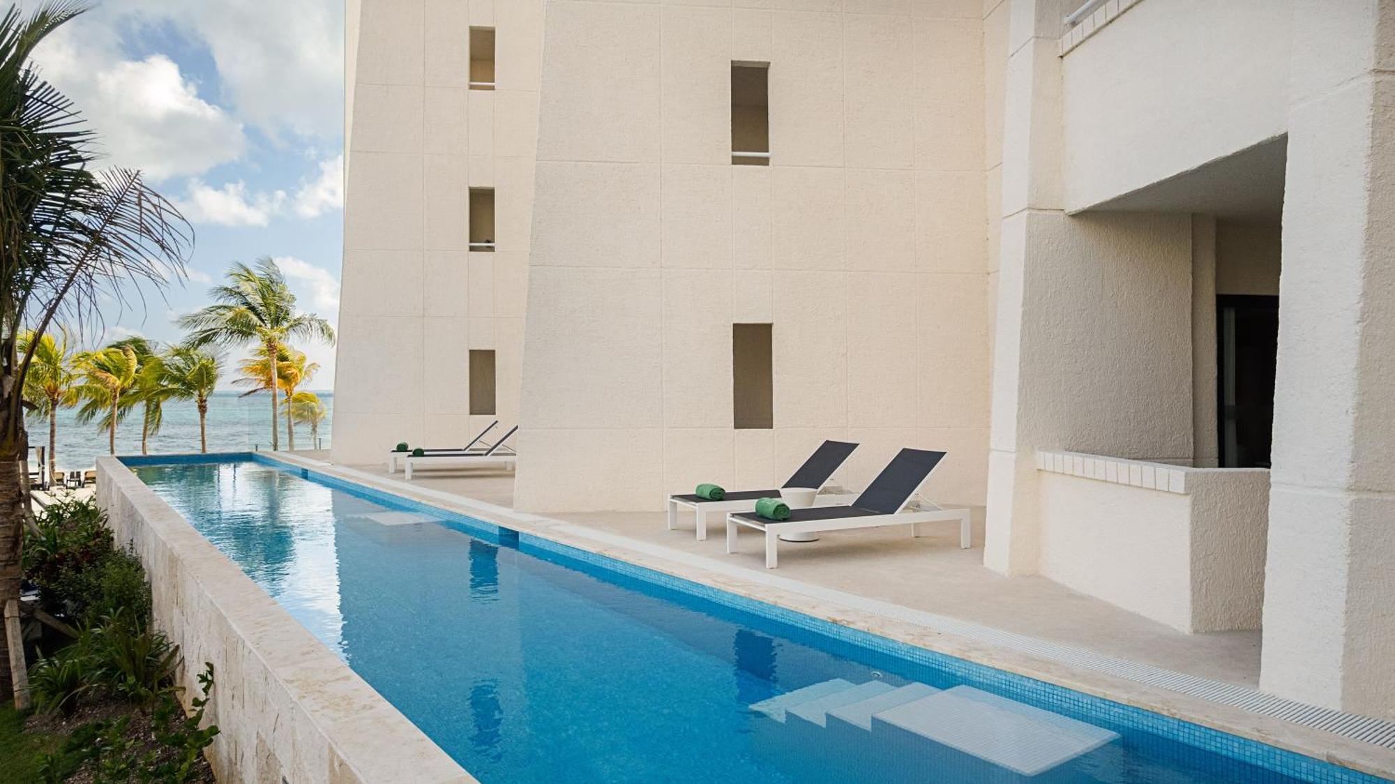 The Level Swim Up Suite Balcony