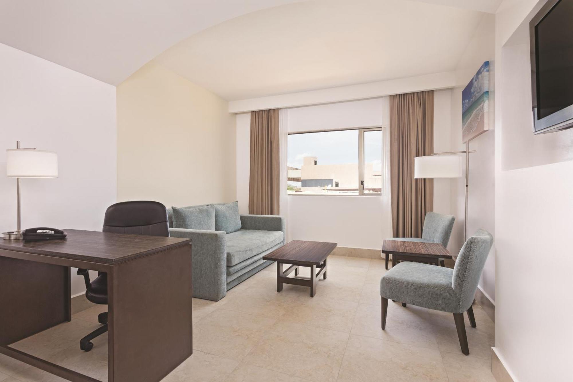 Junior King Suite - Non-Smoking,568111767:JPEG