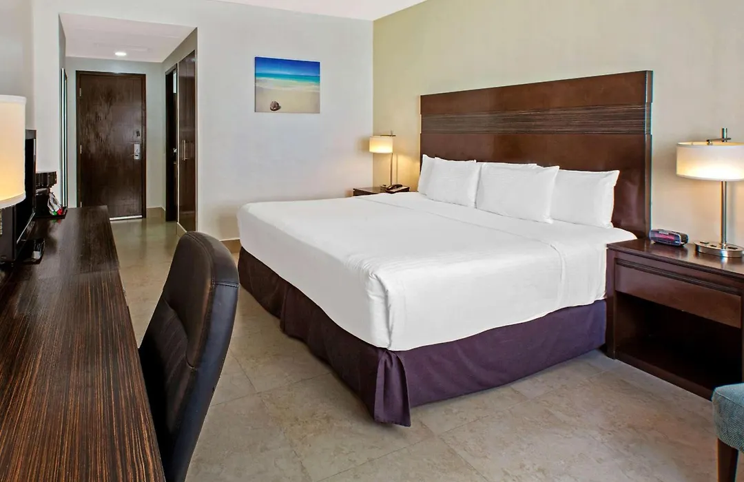Wyndham Garden Cancun Downtown-1