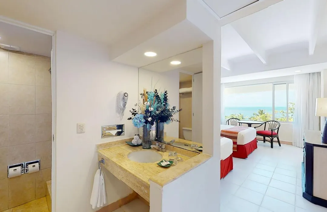 Oasis Palm-1