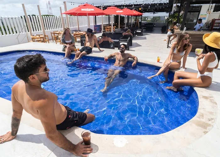 Nomads Party Hotel Cancun